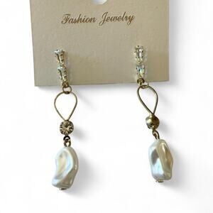 Pearl drop earrings with rhinestone